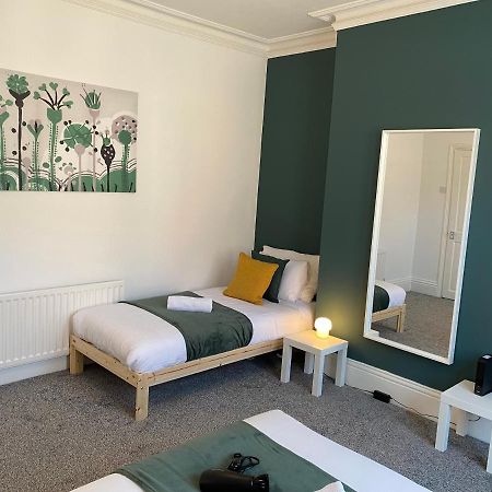 Kitchener - Wonderful 2-Bedroom Apt Sleeps 5 Free Parking Free Wifi غيتْسْهيد المظهر الخارجي الصورة