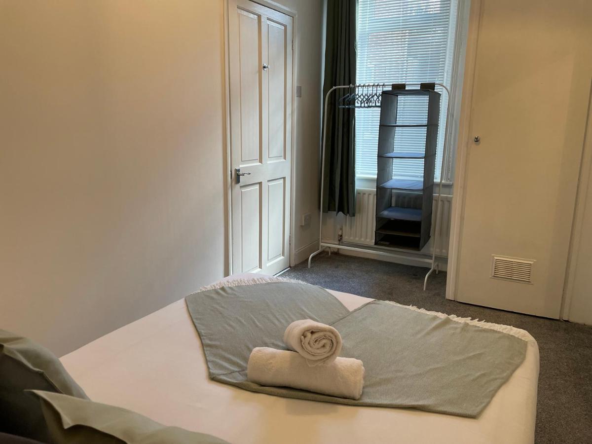 Kitchener - Wonderful 2-Bedroom Apt Sleeps 5 Free Parking Free Wifi غيتْسْهيد المظهر الخارجي الصورة