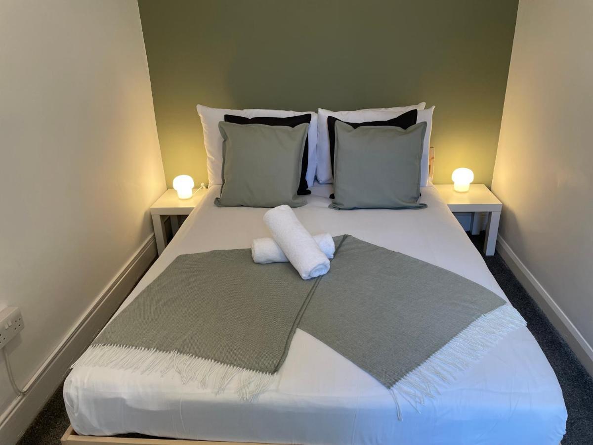 Kitchener - Wonderful 2-Bedroom Apt Sleeps 5 Free Parking Free Wifi غيتْسْهيد المظهر الخارجي الصورة