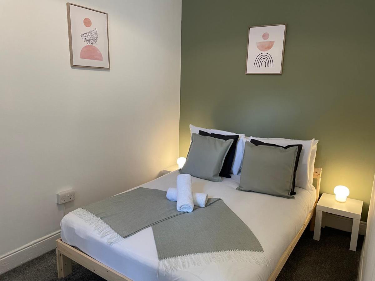 Kitchener - Wonderful 2-Bedroom Apt Sleeps 5 Free Parking Free Wifi غيتْسْهيد المظهر الخارجي الصورة