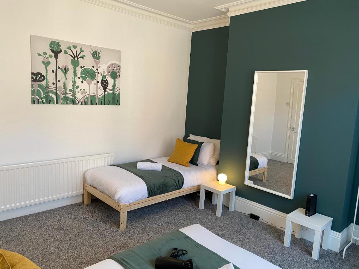 Kitchener - Wonderful 2-Bedroom Apt Sleeps 5 Free Parking Free Wifi غيتْسْهيد المظهر الخارجي الصورة
