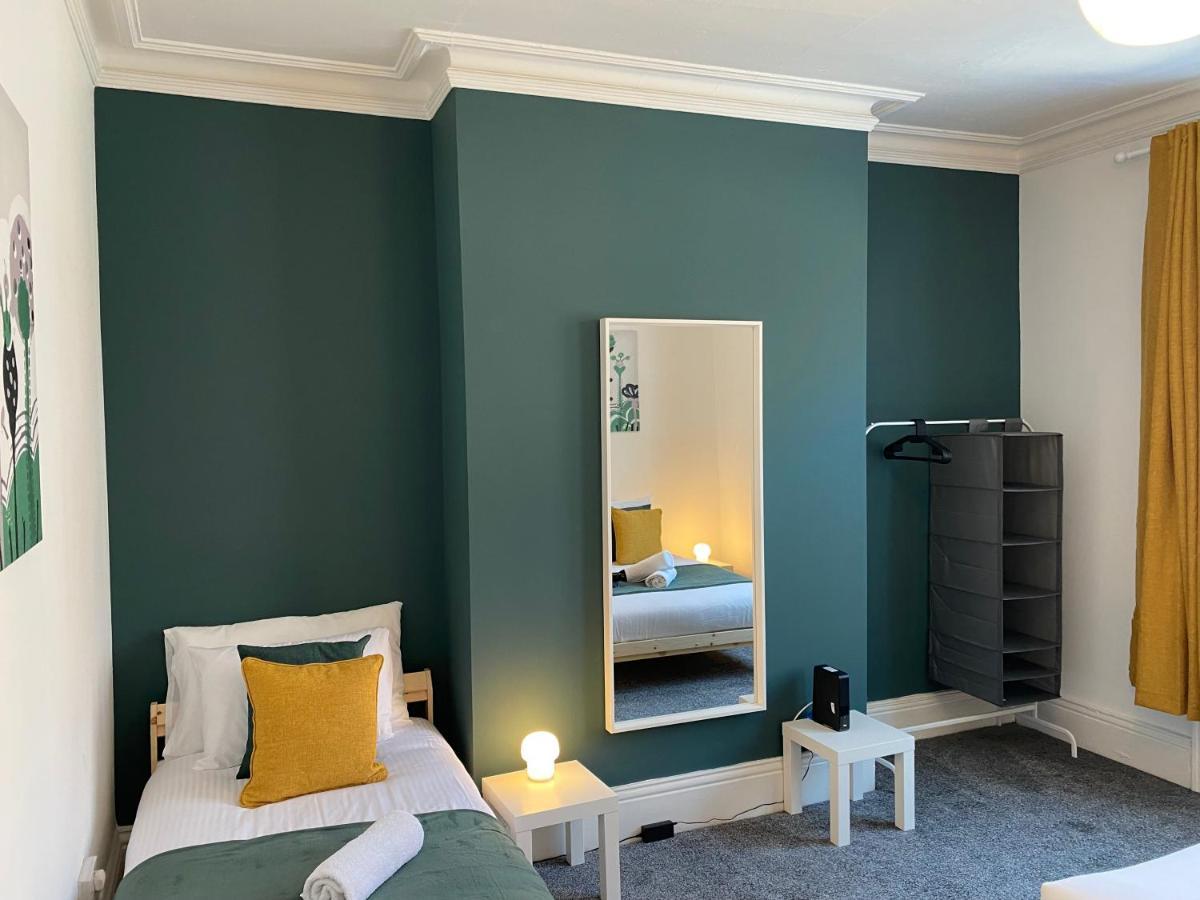 Kitchener - Wonderful 2-Bedroom Apt Sleeps 5 Free Parking Free Wifi غيتْسْهيد المظهر الخارجي الصورة