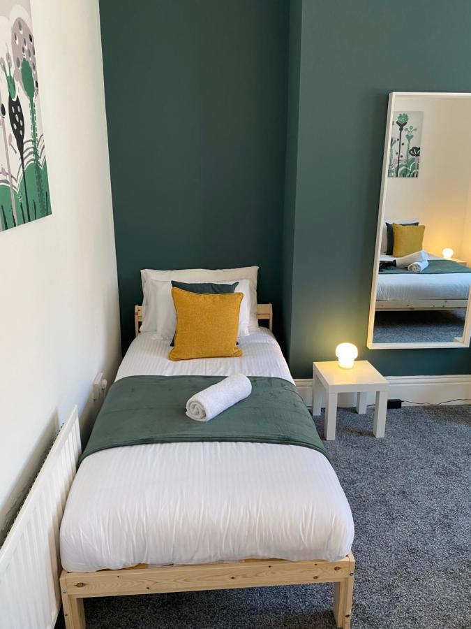 Kitchener - Wonderful 2-Bedroom Apt Sleeps 5 Free Parking Free Wifi غيتْسْهيد المظهر الخارجي الصورة