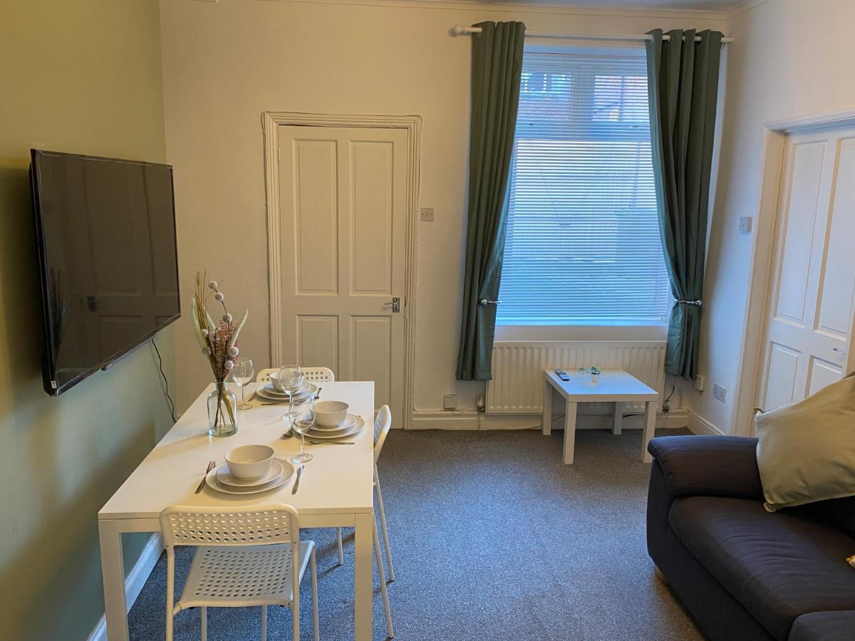 Kitchener - Wonderful 2-Bedroom Apt Sleeps 5 Free Parking Free Wifi غيتْسْهيد المظهر الخارجي الصورة